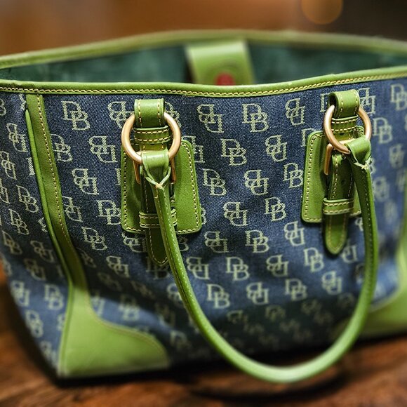 Dooney & Bourke Lg Satchel - Picture 1 of 16